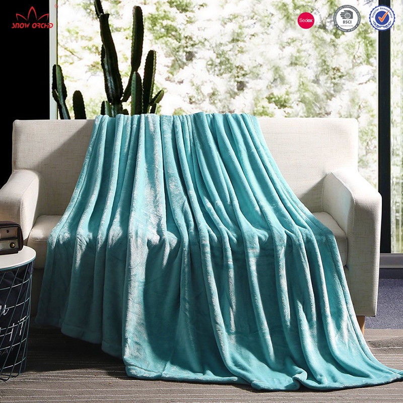 Plain Style Flannel Plush Blanket Durable Lightweight For Bed Cover / Sofa Throws