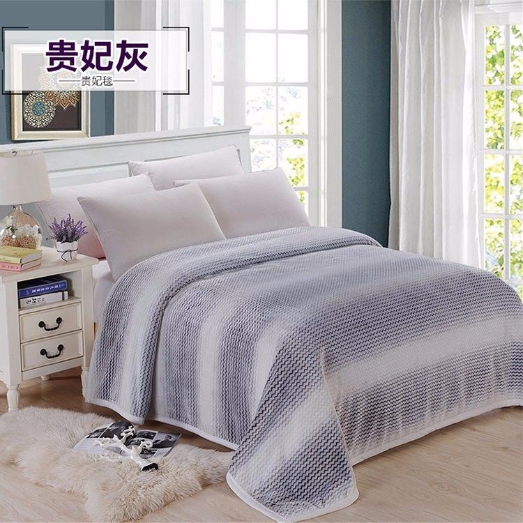 Luxury Solid Color Flannel Bed Blanket , Thick Reversible Flannel Blank Anti - Static