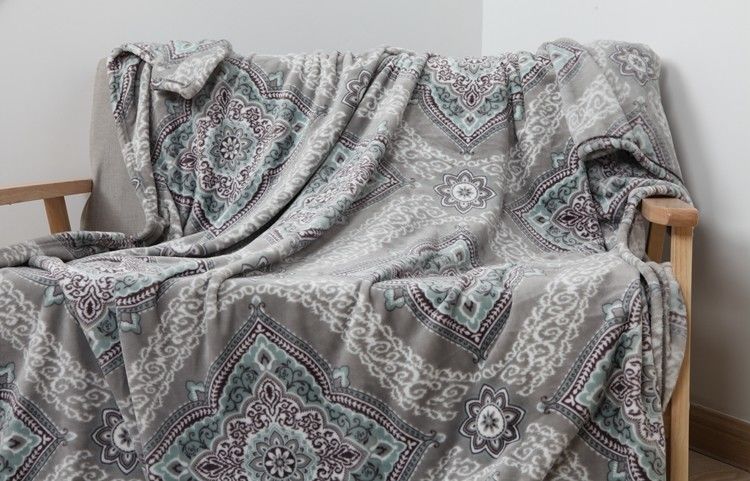 LongWell Bulk Flannel Blankets Solid Color Lightweight Skin Friendly 220*240CM